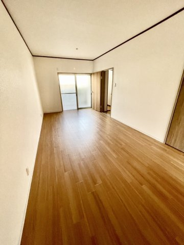 西中島2丁目貸家の居間・リビング