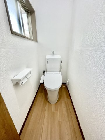 西中島2丁目貸家のトイレ