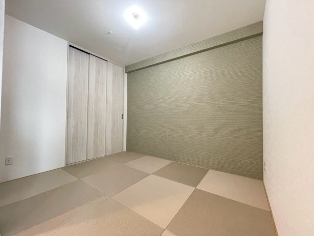 ピアッツァコート南八木の和室|照明器具・押入れ付き和室5帖