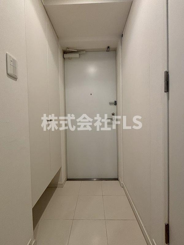港区南麻布２丁目の賃貸マンションの玄関