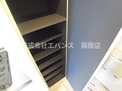 【エントランス】 | リブリ・千葉寺 | シューズボックス付の玄関です