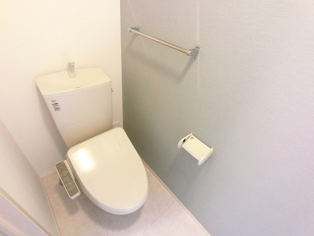 エタルナ江木のトイレ|温水洗浄便座付きトイレです。