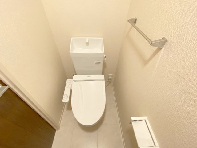 勝山　Ｂのトイレ|温水洗浄便座付きトイレです。