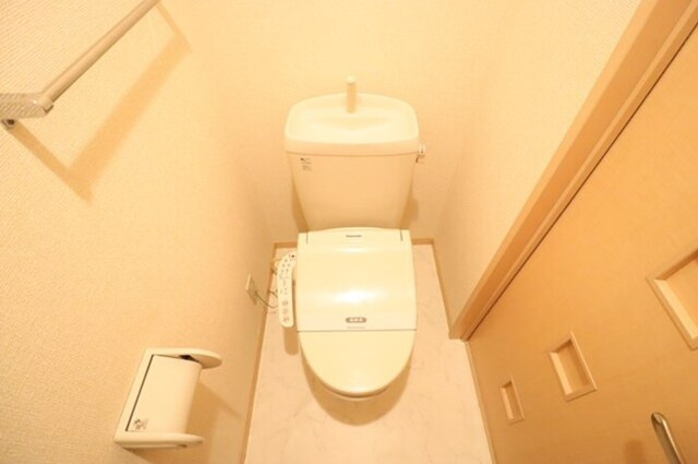 ローズコート　Ａ/Ｂのトイレ|温水洗浄暖房便座