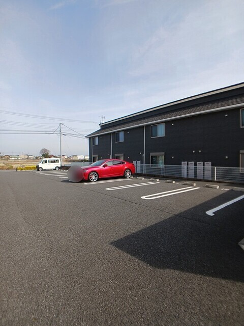 サニー　ガーデンの駐車場