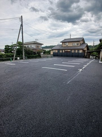 グランヴェールの駐車場