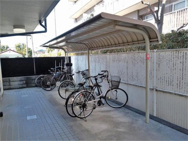 レオパレスＪＨＫ戸田のその他|自転車置き場