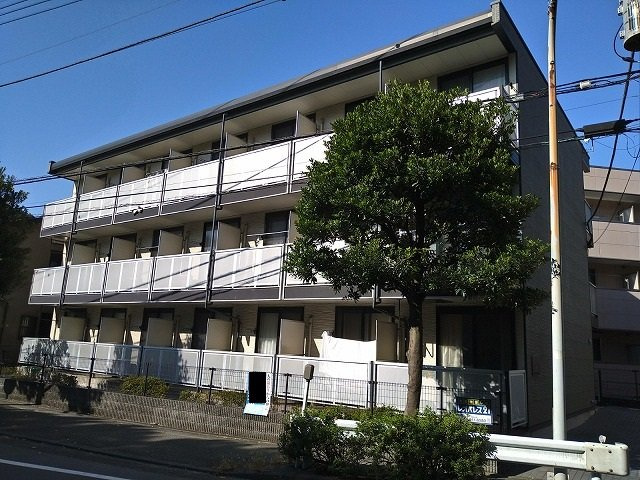 レオパレス春日の外観