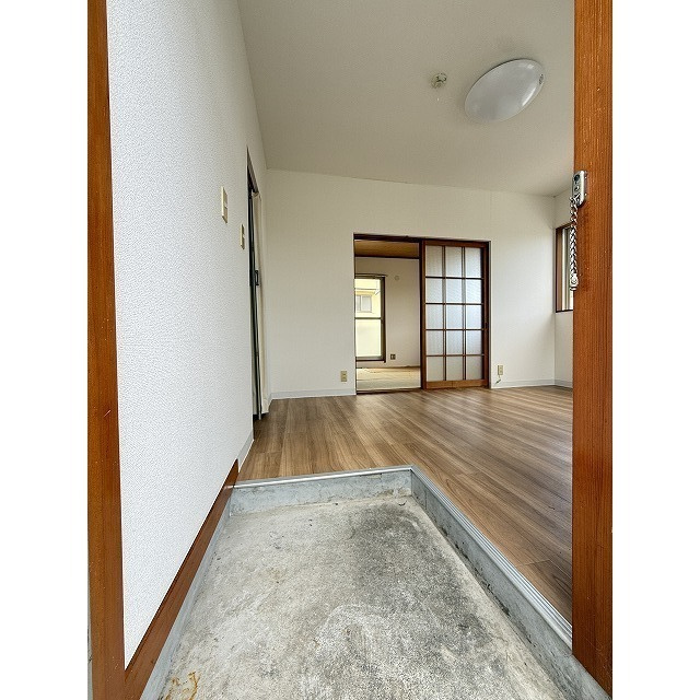 ミツヤマハイツの玄関