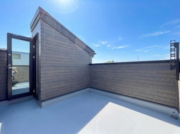 横浜市青葉区鴨志田町の新築一戸建のバルコニー|広さも十分のルーフバルコニー！！
陽当り・通風良好で洗濯物も良く乾きます。