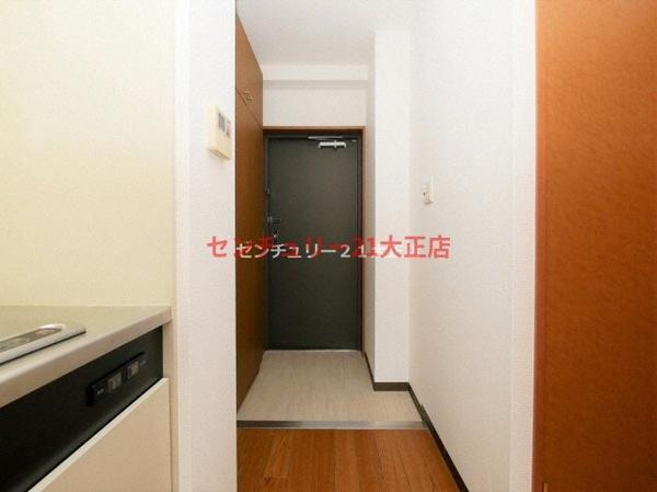 シャトー弁天参番館の玄関