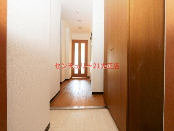シャトー弁天参番館の玄関