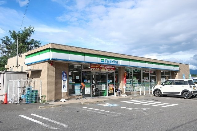 アティラン　Ｃの周辺|ファミリーマートまで1400m