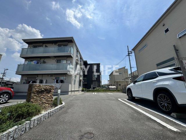 サンフィールド久宝寺の駐車場