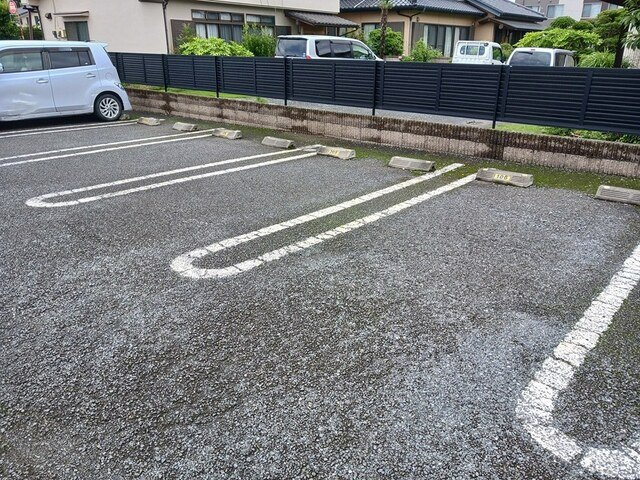 ミニョン　シャトーの駐車場