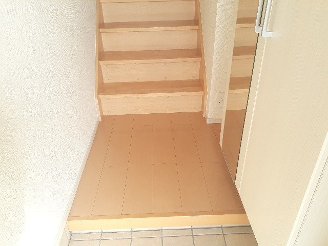 サンヒルズ小本の玄関