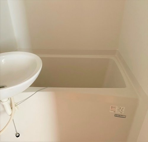 レオパレスワールド中和倉の浴室