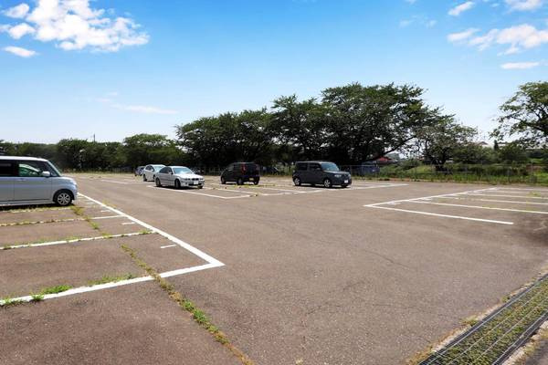 ビレッジハウス若草1号棟の駐車場|駐車場完備です