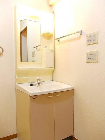 サンパティーの洗面所|明るい洗面所です