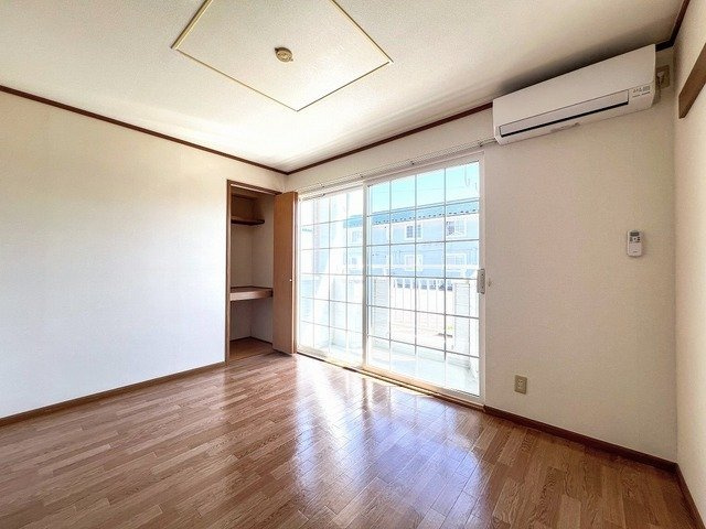 サンセール港Ｃの居間・リビング|使いやすい居間です