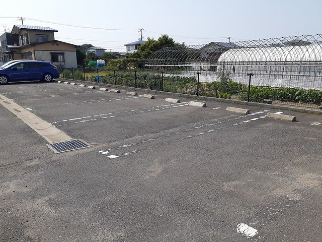 ラ・ボヌールの駐車場|駐車場があるので、車を買う予定の方も安心です