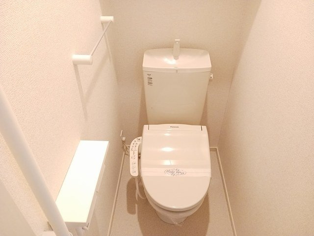 ジャルダン　ドゥ　フルールのトイレ|落ち着いた色調のトイレです