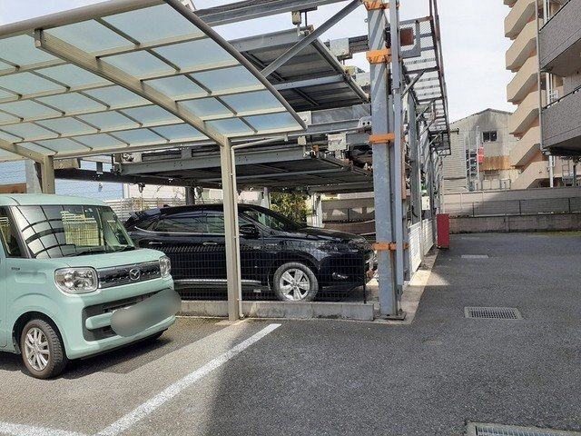 アクアメゾンの駐車場