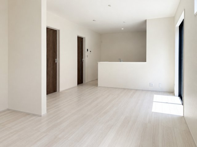 宇治市伊勢田町名木１丁目の居間・リビング