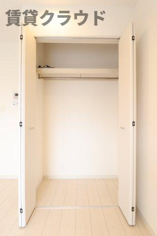 リブリ・千葉寺の収納|ハンガーラック付きと棚付きの収納スペース！