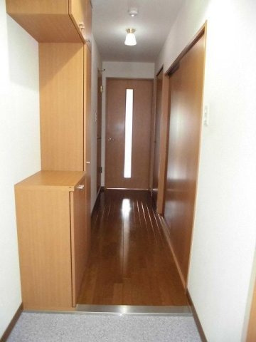 若山ガーデンヒル　Ａ棟の玄関|落ち着いた玄関です