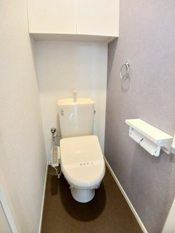 エムロード　Ｃのトイレ|落ち着いた色調のトイレです