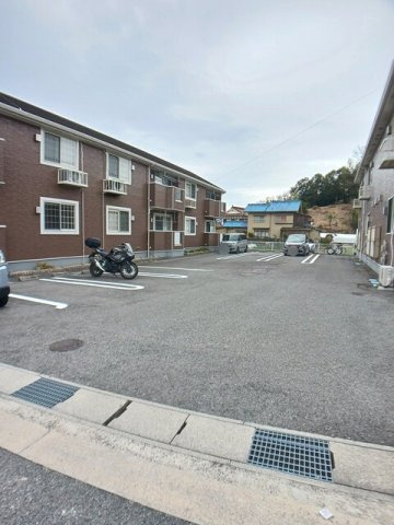 プラシードＡの駐車場|駐車場があるので、車を買う予定の方も安心です
