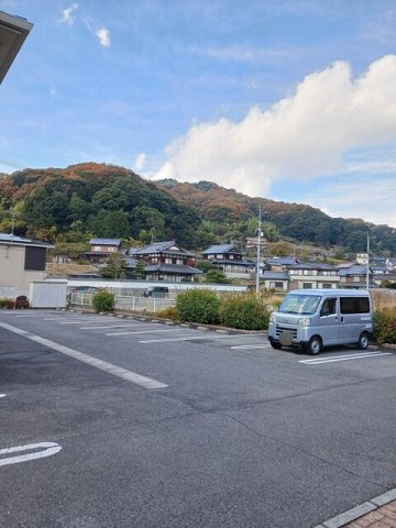 スプリングコートＢの駐車場|駐車場があるので、車を買う予定の方も安心です