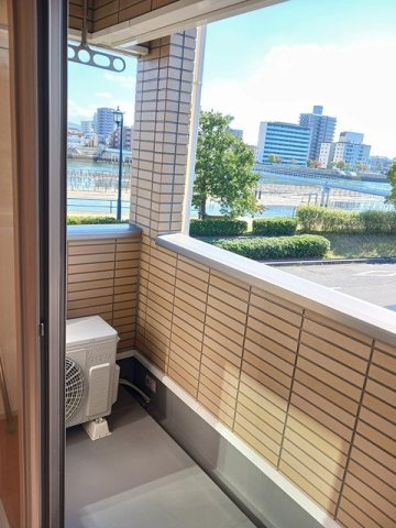 メゾン　ド　ペルレ　住村　Ⅱのバルコニー|バルコニーからの眺めを楽しみながら食事をしませんか