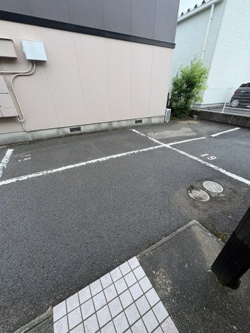 ラピエール A棟の駐車場