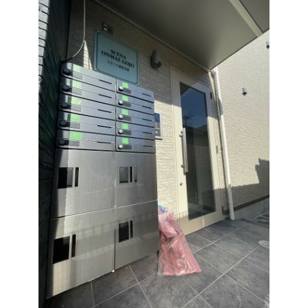 京都市下京区西七条東御前田町のアパートのエントランス