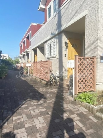 藤沢市辻堂東海岸３丁目のアパートのエントランス
