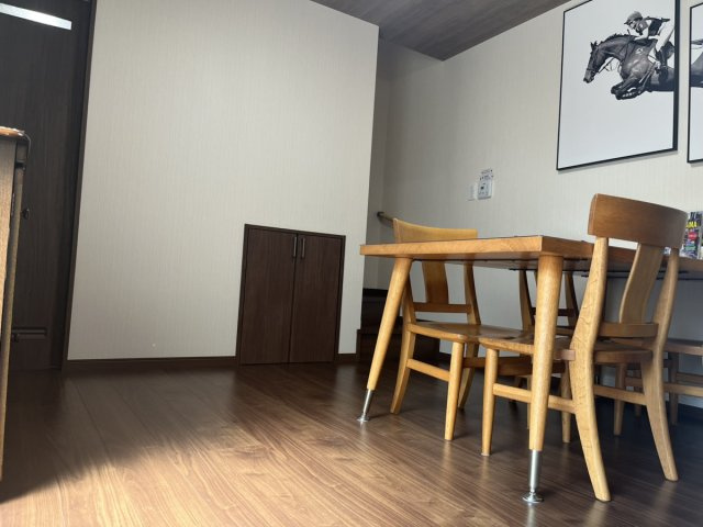 2026/7/31NEW　戸建　高山市下一之町　8000万　事業用・簡易宿所の居間・リビング|1号室