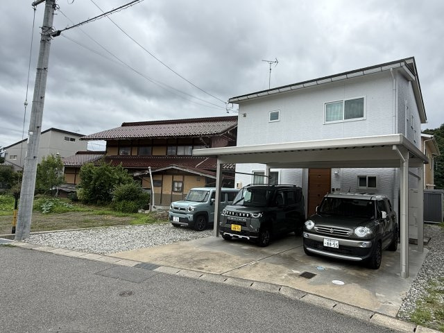 26/8/1商談中　戸建　高山市赤保木町　2180万（26/7/6新規）の駐車場