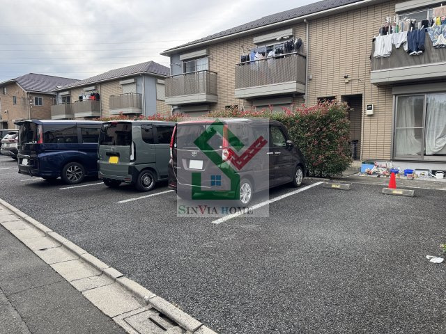 プレアデステラスA棟の駐車場