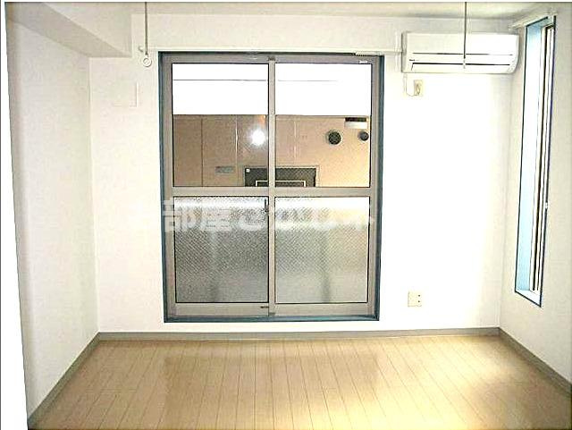 クレスト駒込Ⅱの洋室|南東向きのお部屋　吊下げ式物干し付き