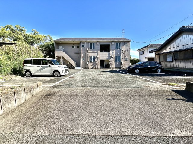 レークインハイツの駐車場