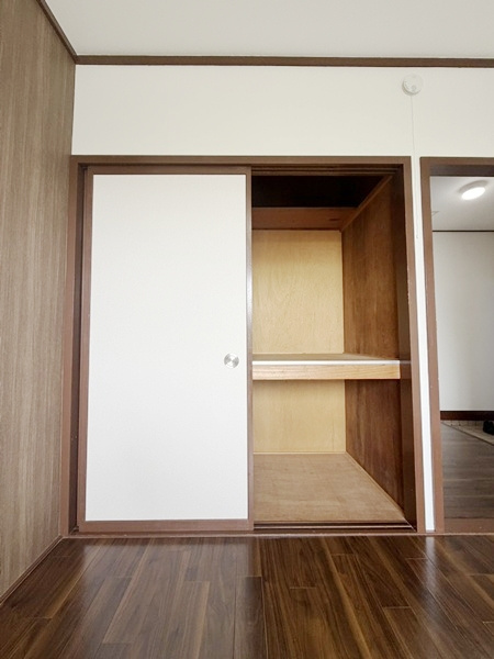 レークインハイツの収納