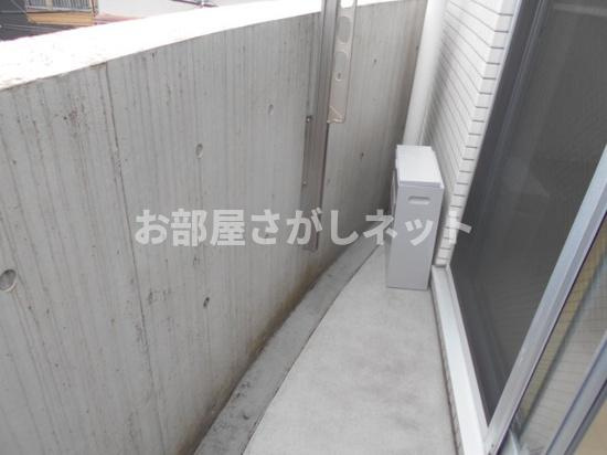 フラットワンのバルコニー
