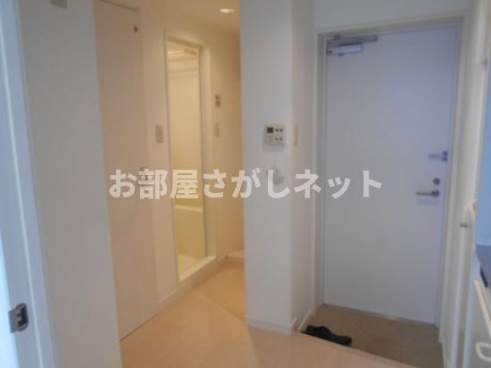 フラットワンの玄関
