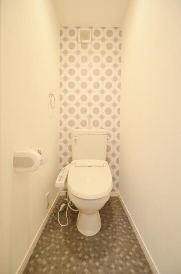 【トイレ】 | ＢｅｓｔＳｔａｇｅＧａｒｄｅｎ鶴瀬東 | 落ち着いた色調のトイレです