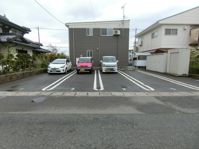 シャイン・コーヤⅡの駐車場