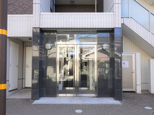 グランシャリオ篠崎のエントランス