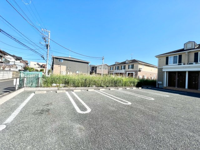 カルム メゾンの駐車場