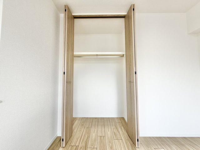 ラビデンス守山町南の洋室